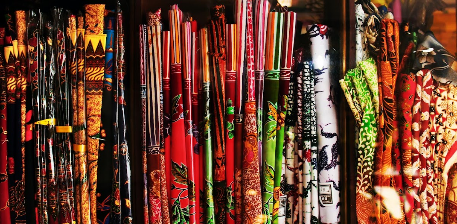 Aksesori Batik dari Komunitas Lokal